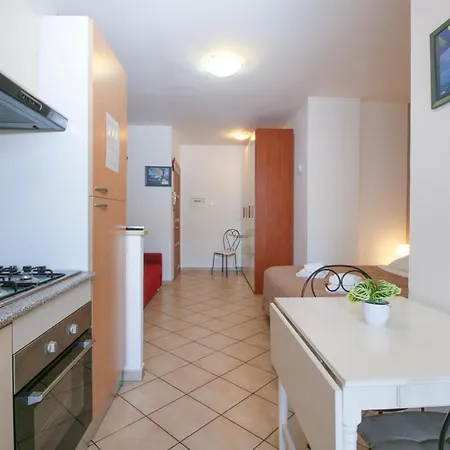 Budget With Garden - Airport - Self Check-in Apartment Fiumicino