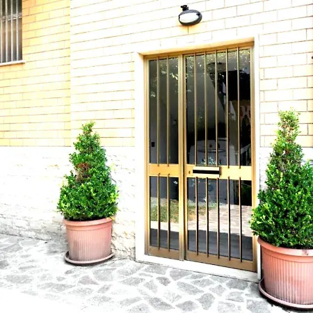 Apartment Budget With Garden - Airport - Self Check-in *