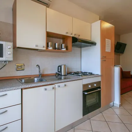 Budget With Garden - Airport - Self Check-in Apartment